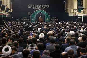 Última Noite de Luto pelo Martírio de Hazrat Zahra(AS) na Husseiniyeh Imam Khomeini de Teerã