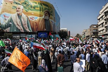 Верующие, участвовавшие в пятничной молитве в Иране, вышли на марш в поддержку Газы