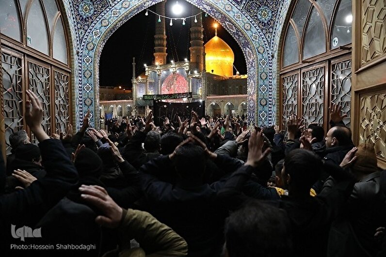 Храм Хазрата Масуме в ночь годовщины мученической кончины имама Мусы Казима (мир ему)