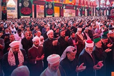 Masheikh wa Kishia na Kisunni wa Iraq waswali pamoja katika Haram ya Imam Hussein (AS) kuashiria Umoja wa Kiislamu