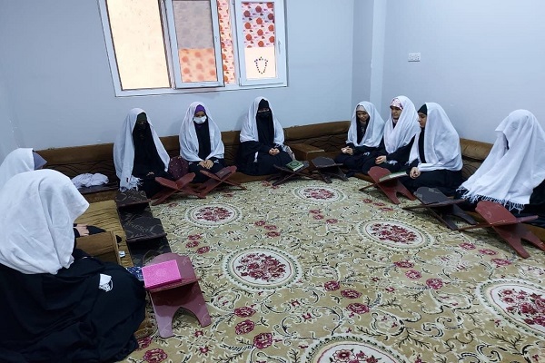 Hz Abbas Türbesinde kız öğrencilere Kur’an eğitimi veriliyor